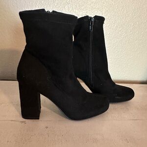 Mia suede boots super cute